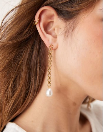 chain & faux pearl drop earrings in 18k gold plated