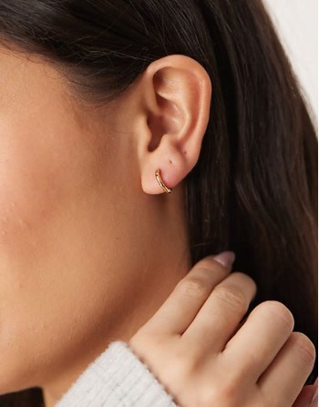 polished molten micro hoop earrings in 18k gold plated