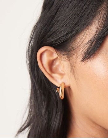 hoop earrings in curly design in gold tone
