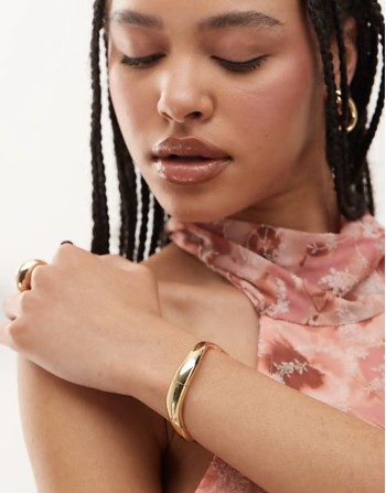 cuff bracelet in gold