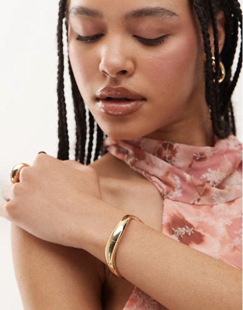 cuff bracelet in gold
