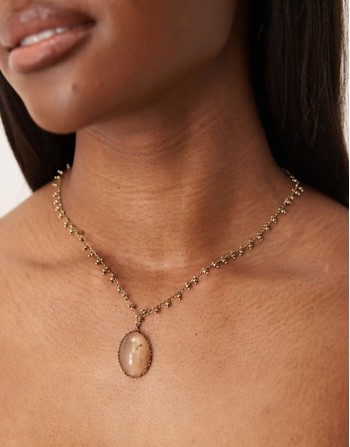 necklace with faux quartz pendant in gold tone