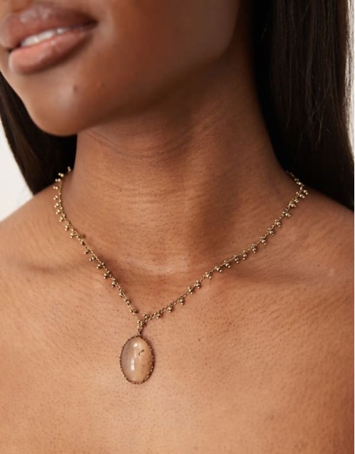 necklace with faux quartz pendant in gold tone