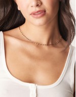 short necklace with wiggle design in gold tone