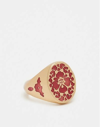 engraved ring with hibiscus enamel design in gold tone