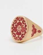 engraved ring with hibiscus enamel design in gold tone